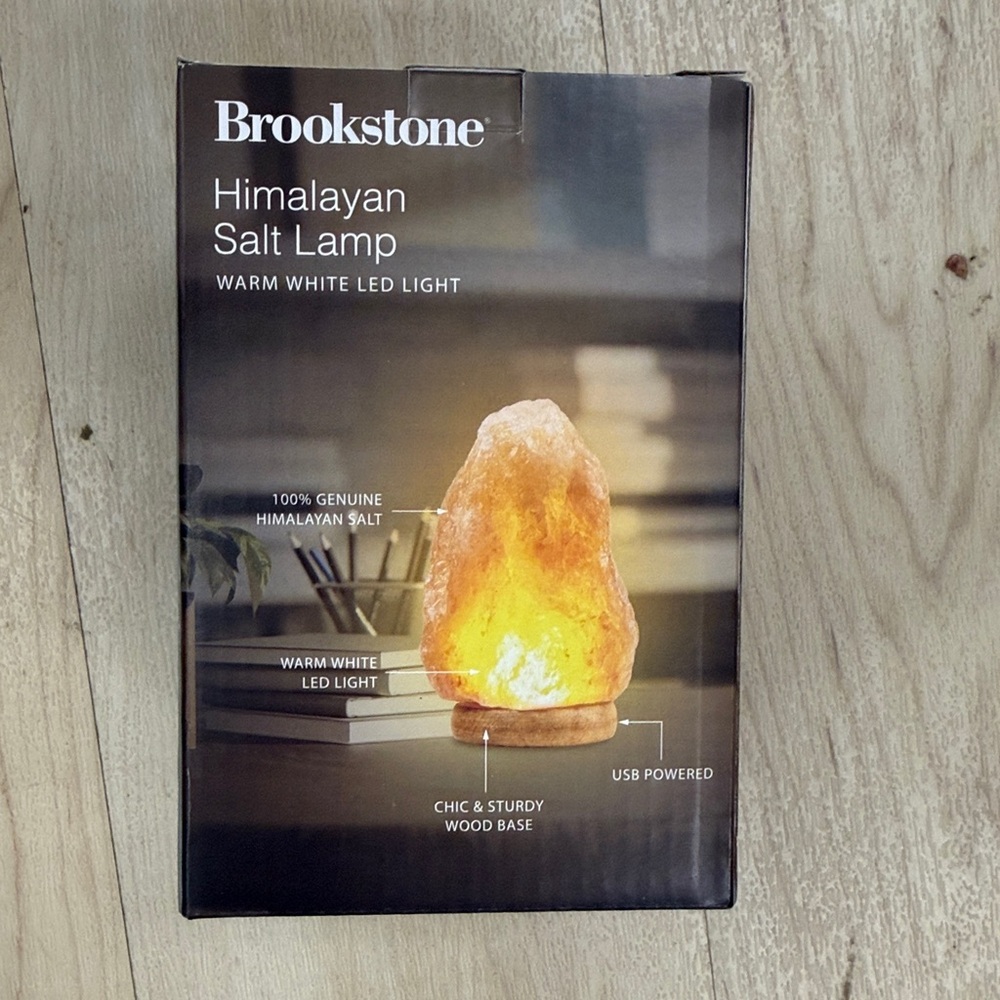 BROOKSTONE‎ HIMALAYAN SALT LAMP WITH WOODEN BASE NEW - Picture 5 of 8